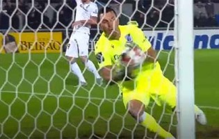 Douglas Jesus faz defesa quando já parecia golo certo – Vitória SC 0-2 SC Braga