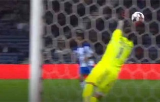 Raphael Aflalo estreia-se com duas defesas vistosas – FC Porto 1-0 CD Aves