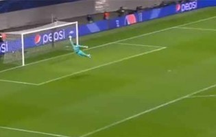 Yvon Mvogo faz defesa espetacular para impedir golo do meio-campo – RB Leipzig 2-2 SL Benfica