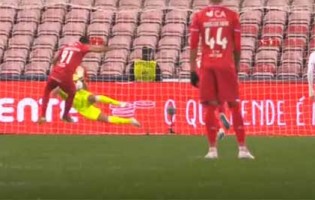 Douglas Jesus defende grande penalidade – Gil Vicente FC 2-2 Vitória SC