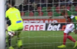 Amir Abedzadeh tranca a baliza em quatro defesas destacáveis – CS Marítimo 0-0 Vitória SC