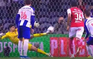 Matheus Magalhães defende grande penalidade – FC Porto 1-2 SC Braga