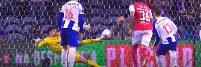 Matheus Magalhães defende grande penalidade – FC Porto 1-2 SC Braga