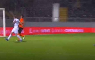 Pawel Kieszek impede golo em defesa vertiginosa – Vitória SC 1-2 Rio Ave FC