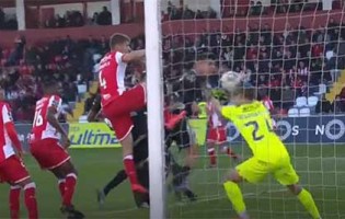 Quentin Beunardeau defende com a cabeça de forma caricata – CD Aves 0-1 CD Santa Clara