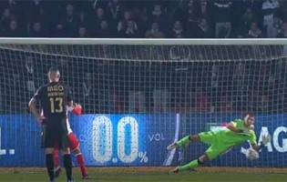 Douglas Jesus defende grande penalidade com resultado inalterado – CD Aves 0-2 Vitória SC