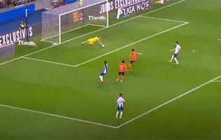 Agustín Marchesín impede dois golos em defesas vistosas – FC Porto 1-1 Rio Ave FC