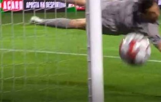 Agustín Marchesín voa para defesa espetacular – FC Paços de Ferreira 0-1 FC Porto
