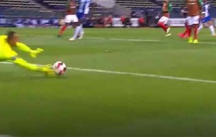 Charles Marcelo chamado a intervir várias vezes – FC Porto 1-0 CS Marítimo