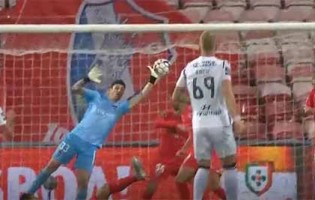 Dênis voa em defesa vistosa com a baliza cheia – Gil Vicente FC 1-3 FC Famalicão