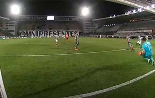Douglas Jesus erra mas termina jogo com defesa decisiva – Vitória SC 2-2 Sporting CP