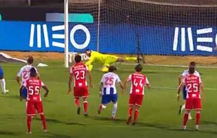 Fábio Szymonek comete e defende penalti entre várias intervenções dificultadas – CD Aves 0-0 FC Porto
