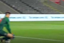 Helton Leite no caminho da bola para trancar a baliza – SC Braga 0-1 Boavista FC