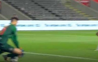 Helton Leite no caminho da bola para trancar a baliza – SC Braga 0-1 Boavista FC