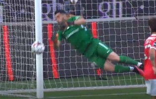 Marco Rocha intervém em várias ocasiões – SL Benfica 3-4 CD Santa Clara