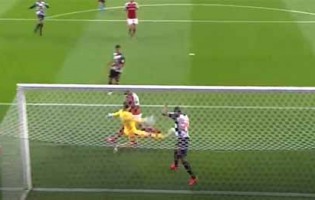 Matheus Magalhães faz defesa in-extremis e impede outro golo em cruzamento – SC Braga 0-1 Boavista FC