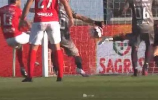 Matheus Magalhães impede três golos antes de precipitação em lance final – CD Santa Clara 3-2 SC Braga
