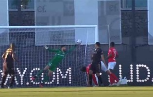 André Ferreira aparece em defesa vistosa – CD Santa Clara 2-2 Vitória SC