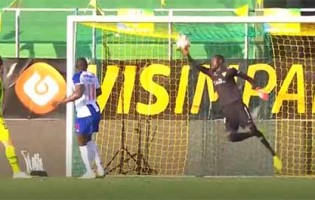 Babacar Niasse faz defesa vertiginosa antes de precipitação – CD Tondela 1-3 FC Porto