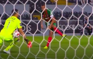 Douglas Jesus oferece o corpo para trancar a baliza – Vitória SC 1-0 CS Marítimo