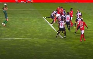 Helton Leite impulsiona-se para dupla defesa – Boavista FC 1-0 CD Santa Clara