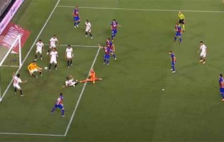 Marko Dmitrovic defende espetacular, Ocampos marca-lhe e no último minuto defende-lhe remate para golo – Sevilla FC 1-0 SD Eibar