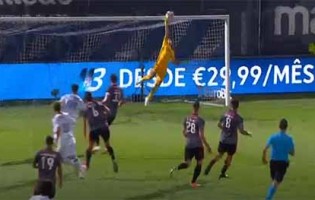 Odisseas Vlachodimos estira-se para defesa vistosa – FC Famalicão 1-1 SL Benfica