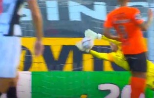 Pawel Kieszek fecha a baliza ao respaldar remate – Boavista FC 0-2 Rio Ave FC