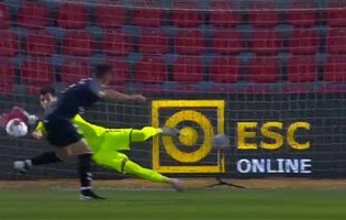 Raphael Aflalo defende grande penalidade – CD Aves 1-0 Vitória FC