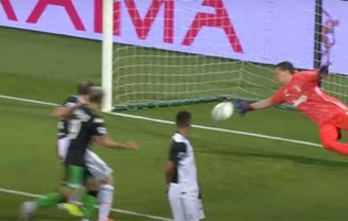 Wojciech Szczesny faz defesas espetaculares entre golos sofridos – Sassuolo 3-3 Juventus FC