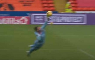 Benjamin Siegrist aparece em várias defesas – Dundee United FC 0-1 Celtic FC