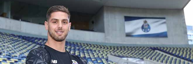 Cláudio Ramos assina pelo FC Porto