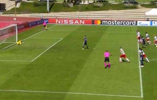 Daniel Antosch defendeu grande penalidade três vezes por infrações – RB Salzburg 4-3 Lyon (Youth League)