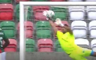 Amir Abedzadeh voa para defesa vistosa – CS Marítimo 1-2 Portimonense SC