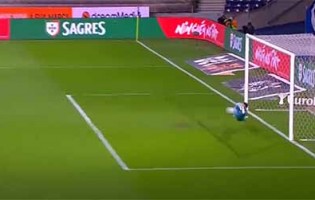 Dênis defende grande penalidade entre outras intervenções – FC Porto 1-0 Gil Vicente FC