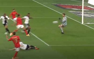 Rafael Defendi intervém em duas situações – SL Benfica 3-2 SC Farense