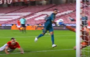 Matheus Magalhães protagonista em defesas de nível – SL Benfica 2-3 SC Braga