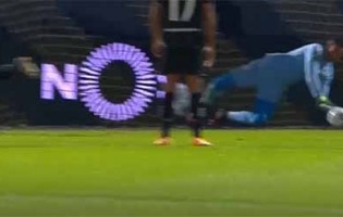 Luiz Reis Júnior defende penalti entre outras – FC Famalicão 2-2 Sporting CP
