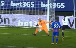 Marko Dmitrovic impede golos com defesas destacáveis – SD Eibar 0-0 Valencia CF