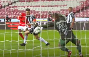 Samuel Portugal defende em duas situações – SL Benfica 2-1 Portimonense SC