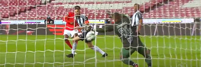Samuel Portugal defende em duas situações – SL Benfica 2-1 Portimonense SC