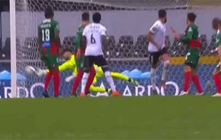 Amir Abedzadeh evita golo depois de várias precipitações – Vitória SC 1-0 CS Marítimo