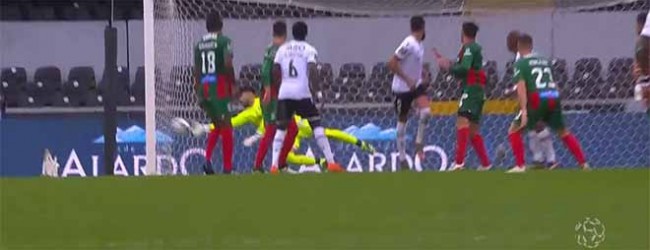 Amir Abedzadeh evita golo depois de várias precipitações – Vitória SC 1-0 CS Marítimo