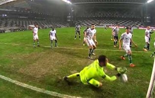 Antonio Adán fecha a baliza em defesa dificultada – Boavista FC 0-2 Sporting CP