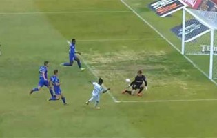 Stanislav Kritciuk faz dupla-defesa após precipitações – Belenenses SAD 2-0 CD Tondela