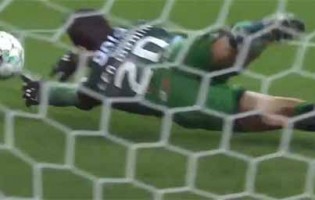 Léo Jardim protagonista em duas defesas – FC Porto 2-2 Boavista FC