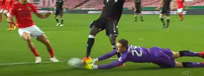 Matous Trmal em intervenções dificultadas – SL Benfica 0-0 Vitória SC