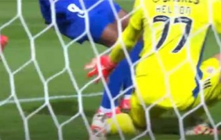 Helton Leite fecha a baliza ao bloquear tentativa – Belenenses SAD 0-3 SL Benfica
