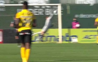 Pawel Kieszek não sofre ao voar para defesa vistosa – Rio Ave FC 0-0 Belenenses SAD