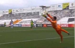 Pedro Trigueira encaixa remate desviado – Portimonense SC 3-0 CD Tondela